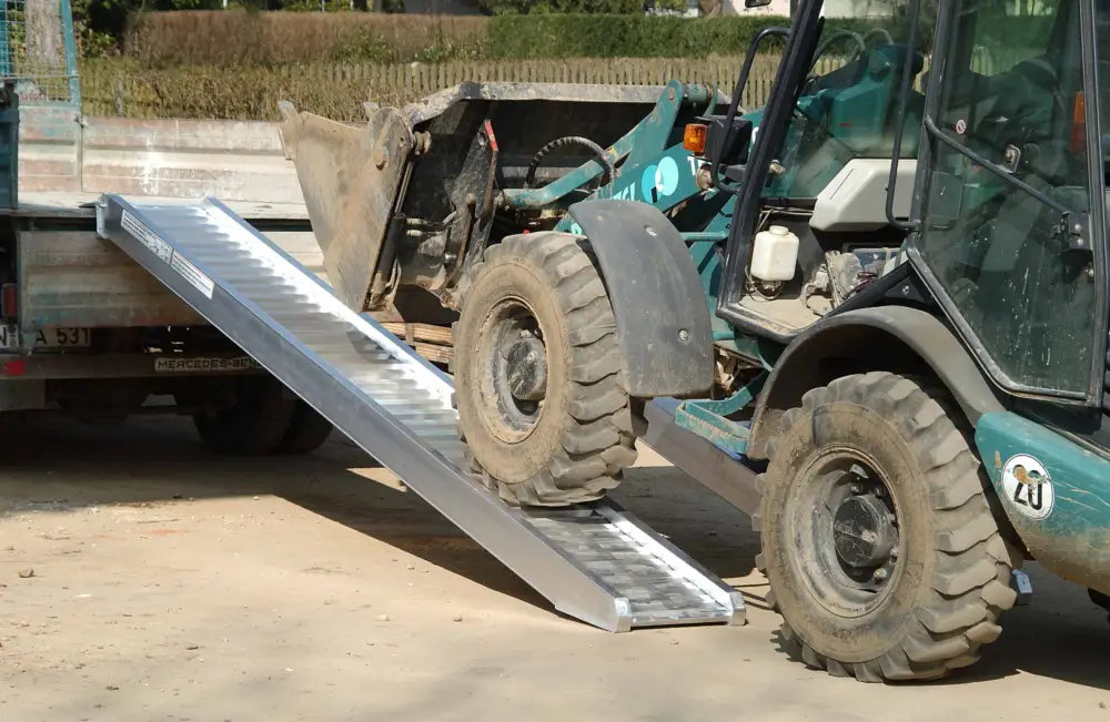 Geprüft Altec Auffahrrampe AVS 200 VS mit Rand - 4285 mm